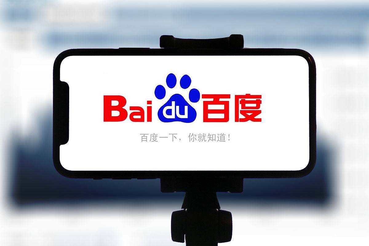 姚明现身火箭主场揭幕战